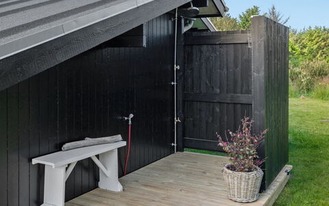 Skogh - 600M from the Sea: Huis, Huis, Deur, Dak, Verblijf, Landgoed, Tuin, Schaduw, Siding, Werf