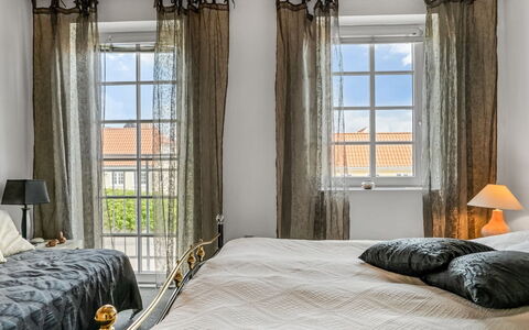 Jördis - 150M from the Sea: Interieur Ontwerp, Meubilair, Textiel, Verdieping, Flooring, Slaapkamer, Huis, Bed, Verlichting, Raambekleding