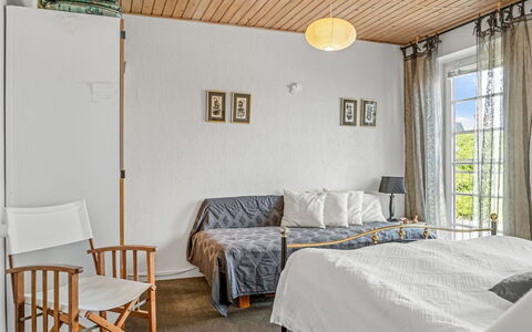 Jördis - 150M from the Sea: Meubilair, Interieur Ontwerp, Verdieping, Flooring, Muur, Bed, Slaapkamer, Hout, Plafond, Linens