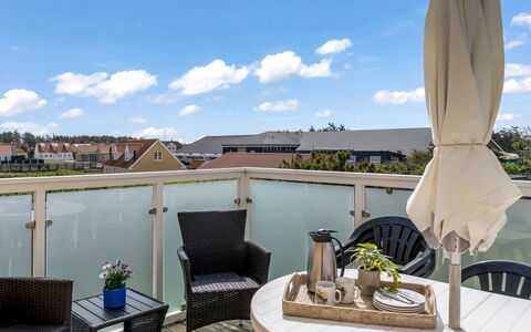 Jördis - 150M from the Sea: Meubilair, Stoel, Tafel, Buitenmeubels, Keuken En Eettafel, Balkon, Buitentafel, Koffietafel, Beits, Hardwood