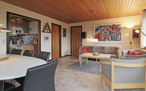Ehmi - 500M from the Sea: Meubilair, Interieur Ontwerp, Flooring, Verdieping, Hout, Plafond, Kamer, Stoel, Tafel, Woonkamer