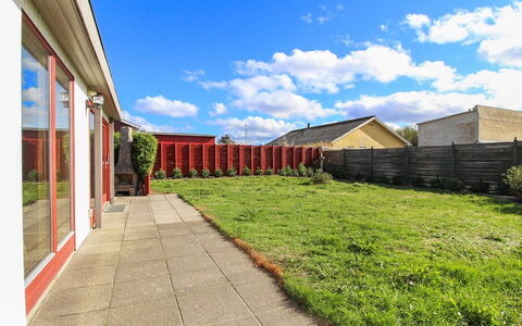 Ehmi - 500M from the Sea: Lucht, Gras, Woongebied, Struik, Land Lot, Huis, Huis, Dak, Tuin, Gazon
