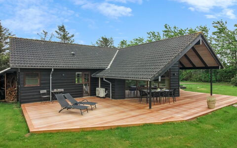 Harri - 850M from the Sea: Huis, Huis, Deur, Dak, Verblijf, Landgoed, Tuin, Schaduw, Siding, Werf