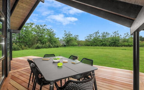 Harri - 850M from the Sea: Huis, Huis, Deur, Dak, Verblijf, Landgoed, Tuin, Schaduw, Siding, Werf