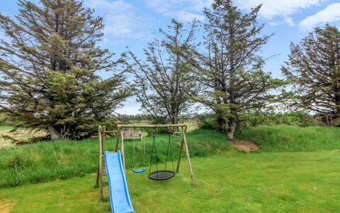 Harri - 850M from the Sea: Huis, Huis, Deur, Dak, Verblijf, Landgoed, Tuin, Schaduw, Siding, Werf