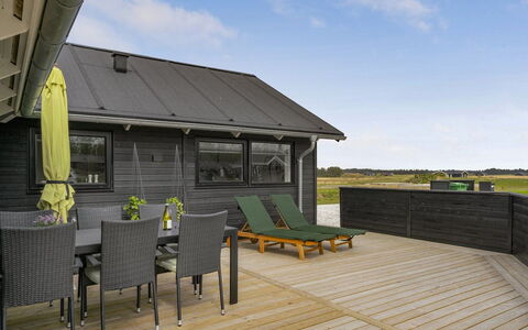 Ina - 1.2Km from the Sea: Hout, Dak, Huis, Architectuur, Siding, Huis, Verblijf, Plank, Deur, Hardwood