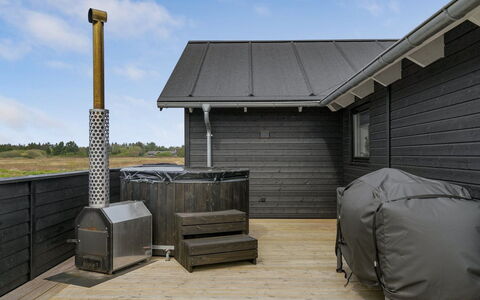 Ina - 1.2Km from the Sea: Schuur, Schaduw, Dek, Siding, Hardwood, Garden Gebouwen, Blokhut, Beits, Plank, Outdoor Structuur