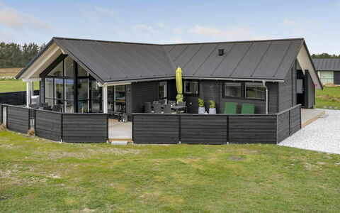 Ina - 1.2Km from the Sea: Dak, Huis, Siding, Verblijf, Schaduw, Veranda, Garden Gebouwen, Werf, Schuur, Boerderij