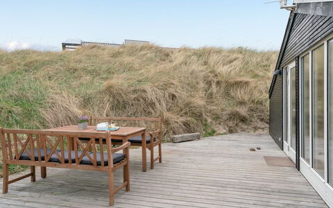 Mylius - 100M from the Sea: Woongebied, Dak, Voorstad, Oprit, Landgoed, Schoorsteen