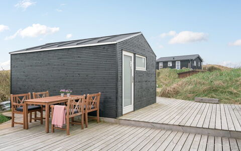 Mylius - 100M from the Sea: Woongebied, Dak, Voorstad, Oprit, Landgoed, Schoorsteen
