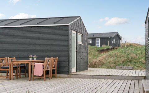 Mylius - 100M from the Sea: Woongebied, Dak, Voorstad, Oprit, Landgoed, Schoorsteen