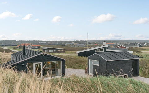 Mylius - 100M from the Sea: Woongebied, Dak, Voorstad, Oprit, Landgoed, Schoorsteen