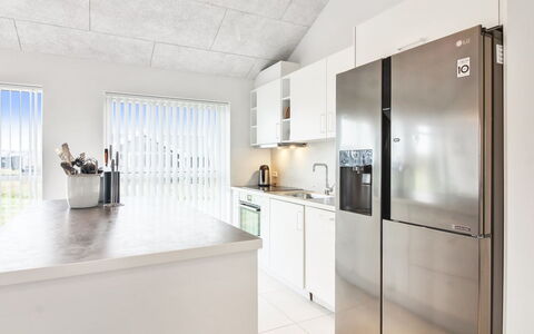 Edgar - 1.5Km from the Sea: Keuken, Interieur Ontwerp, Flooring, Toestel Van De Keuken, Countertop, Plafond, Verdieping, Hout, Major Appliance, Meubilair