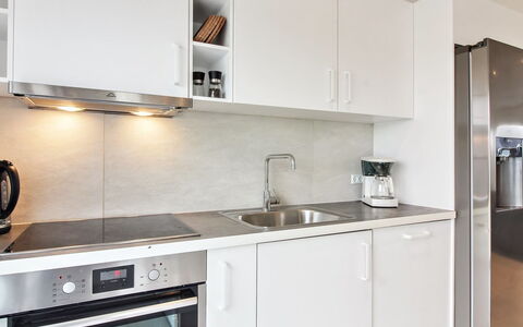 Edgar - 1.5Km from the Sea: Toestel Van De Keuken, Keuken, Countertop, Cabinetry, Major Appliance, Meubilair, Interieur Ontwerp, Flooring, Hout, Gootsteen