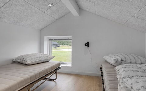 Dwerg - 1.5Km from the Sea: Hout, Plafond, Flooring, Verdieping, Interieur Ontwerp, Meubilair, Zolder, Kamer, Slaapkamer, Bed