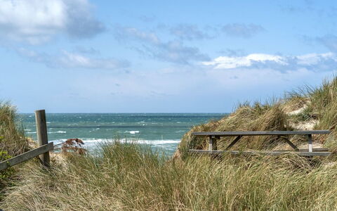 Abbie - 10M from the Sea: Blauw, Water, Zwemwater, Natuurlijke Omgeving, Horizon, Kust, Zee, Kust En Oceanic Landvormen, Zomer