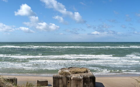 Abbie - 10M from the Sea: Lucht, Blauw, Zwemwater, Natuurlijke Omgeving, Wolk, Horizon, Kust, Zee, Kust En Oceanic Landvormen
