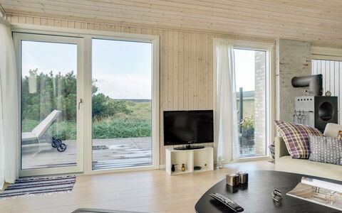 Marino - 480M from the Sea: Hout, Flooring, Verdieping, Houten Vloer, Interieur Ontwerp, Plafond, Huis, Woonkamer, Kamer, Hardwood