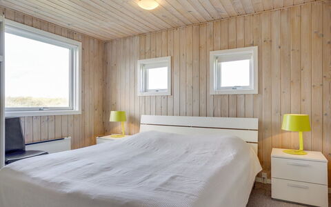 Marino - 480M from the Sea: Flooring, Hout, Interieur Ontwerp, Verdieping, Plafond, Slaapkamer, Bed, Houten Vloer, Kamer, Verlichting