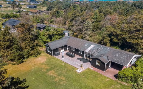 Selgen - 600M from the Sea: Huis, Huis, Deur, Dak, Verblijf, Landgoed, Tuin, Schaduw, Siding, Werf