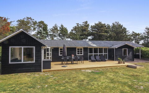 Selgen - 600M from the Sea: Huis, Huis, Deur, Dak, Verblijf, Landgoed, Tuin, Schaduw, Siding, Werf