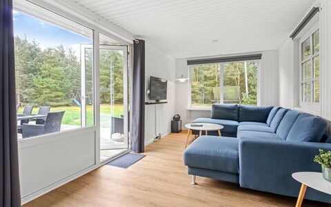 Selgen - 600M from the Sea: Huis, Huis, Deur, Dak, Verblijf, Landgoed, Tuin, Schaduw, Siding, Werf