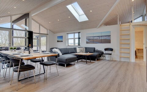 Amitola - 700M from the Sea: Hout, Plafond, Interieur Ontwerp, Houten Vloer, Flooring, Verdieping, Woonkamer, Hardwood, Plank, Laminaatvloer