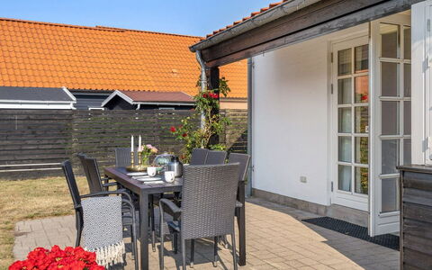 Pelagija - 900M from the Sea: Buitenmeubels, Meubilair, Deur, Huis, Stoel, Buitentafel, Bloempot, Keuken En Eettafel, Schaduw, Patio