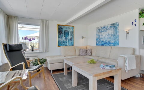 Ecaterina - 100M from the Sea: Meubilair, Hout, Interieur Ontwerp, Verdieping, Flooring, Bankstel, Woonkamer, Houten Vloer, Stoel