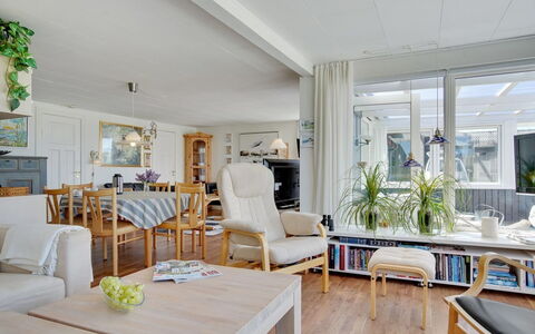 Ecaterina - 100M from the Sea: Meubilair, Interieur Ontwerp, Flooring, Verdieping, Bankstel, Hout, Plafond, Woonkamer, Stoel, Kamer