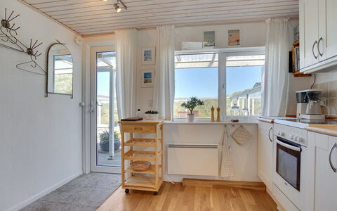 Ecaterina - 100M from the Sea: Flooring, Interieur Ontwerp, Hout, Verdieping, Keuken, Meubilair, Plafond, Major Appliance, Houten Vloer, Toestel Van De Keuken