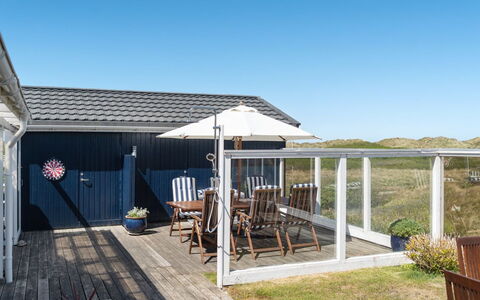 Ecaterina - 100M from the Sea: Hout, Huis, Dak, Deur, Huis, Veranda, Verblijf, Land Lot, Dek, Schaduw