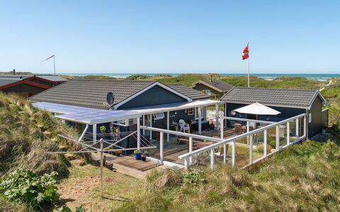 Ecaterina - 100M from the Sea: Dak, Huis, Verblijf, Landgoed, Veranda, Schaduw, Siding, Outdoor Structuur, Garden Gebouwen, Eco Hotel