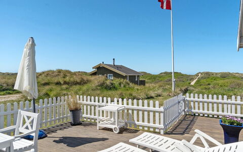 Ecaterina - 100M from the Sea: Huis, Huis, Dak, Verblijf, Land Lot, Veranda, Helling, Landgoed, Schaduw