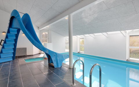 Marlie - 600M from the Sea: Meubilair, Interieur Ontwerp, Stoel, Flooring, Tafel, Toevlucht, Verdieping, Plafond, Kamer, Eco Hotel