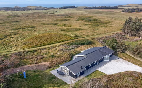 Marlie - 600M from the Sea: Meubilair, Interieur Ontwerp, Stoel, Flooring, Tafel, Toevlucht, Verdieping, Plafond, Kamer, Eco Hotel