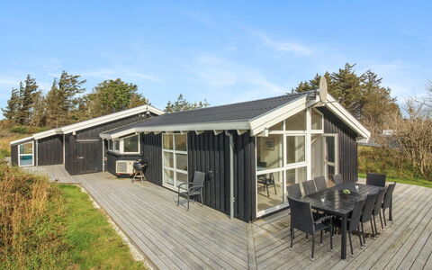 Marlie - 600M from the Sea: Meubilair, Interieur Ontwerp, Stoel, Flooring, Tafel, Toevlucht, Verdieping, Plafond, Kamer, Eco Hotel