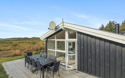 Marlie - 600M from the Sea: Meubilair, Interieur Ontwerp, Stoel, Flooring, Tafel, Toevlucht, Verdieping, Plafond, Kamer, Eco Hotel