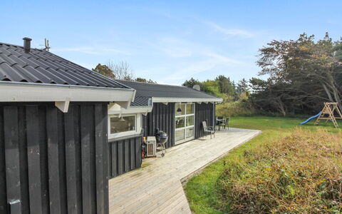 Marlie - 600M from the Sea: Meubilair, Interieur Ontwerp, Stoel, Flooring, Tafel, Toevlucht, Verdieping, Plafond, Kamer, Eco Hotel