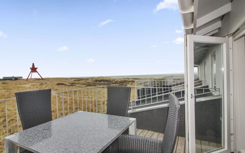 Meglena - 50M from the Sea: Meubilair, Verdieping, Stoel, Appartement, Balkon, Hardwood, Beits, Houten Vloer, Daylighting, Keuken En Eettafel