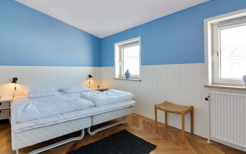 Meglena - 50M from the Sea: Verdieping, Interieur Ontwerp, Slaapkamer, Plafond, Bedding, Bed, Laken, Bed Frame, Linens, Verf