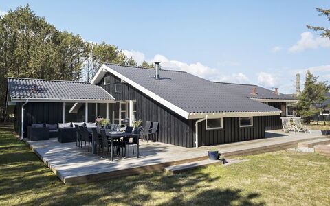 Yessica - 300M from the Sea: Meubilair, Interieur Ontwerp, Stoel, Flooring, Tafel, Toevlucht, Verdieping, Plafond, Kamer, Eco Hotel