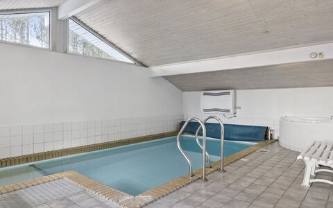 Yessica - 300M from the Sea: Meubilair, Interieur Ontwerp, Stoel, Flooring, Tafel, Toevlucht, Verdieping, Plafond, Kamer, Eco Hotel