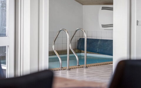 Yessica - 300M from the Sea: Meubilair, Interieur Ontwerp, Stoel, Flooring, Tafel, Toevlucht, Verdieping, Plafond, Kamer, Eco Hotel