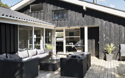 Yessica - 300M from the Sea: Meubilair, Interieur Ontwerp, Stoel, Flooring, Tafel, Toevlucht, Verdieping, Plafond, Kamer, Eco Hotel