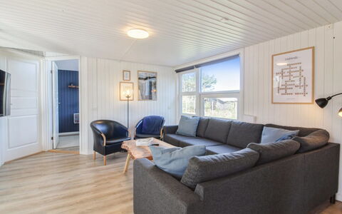 Yessica - 300M from the Sea: Meubilair, Interieur Ontwerp, Stoel, Flooring, Tafel, Toevlucht, Verdieping, Plafond, Kamer, Eco Hotel