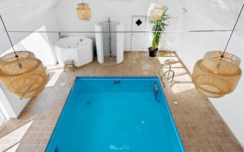 Thilo - 2.3Km from the Sea: Huis, Huis, Deur, Dak, Verblijf, Landgoed, Tuin, Schaduw, Siding, Werf