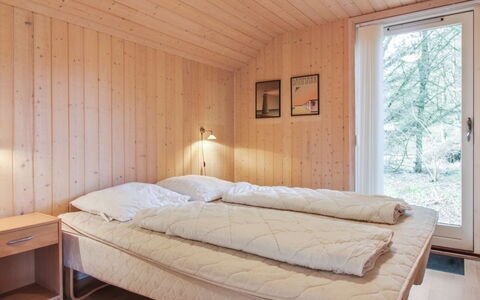 Synnöve - 550M from the Sea: Slaapkamer, Hout, Bed, Interieur Ontwerp, Plafond, Laken, Bedding, Kamer, Verdieping, Bed Frame