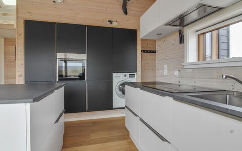 Tuire - 250M from the Sea: Keuken, Countertop, Flooring, Hout, Cabinetry, Interieur Ontwerp, Toestel Van De Keuken, Verdieping, Plafond, Huishoudapparatuur