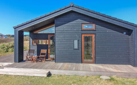 Tuire - 250M from the Sea: Hout, Deur, Verblijf, Dak, Plank, Hardwood, Schuur, Siding, Garden Gebouwen, Beits
